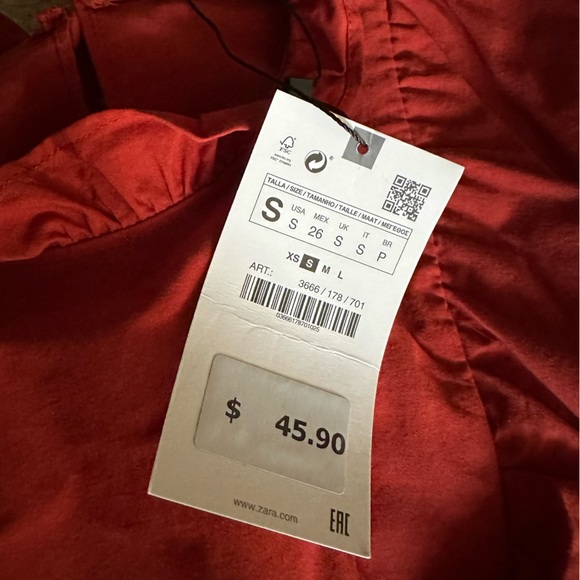 NWT Ruffle Crop Top - Picture 5 of 6